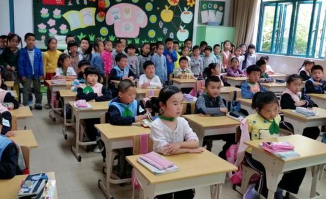 超级宝妈▲宝爸姓“夏”，给孩子取名没注意“谐音”，老师：上课不敢叫他名