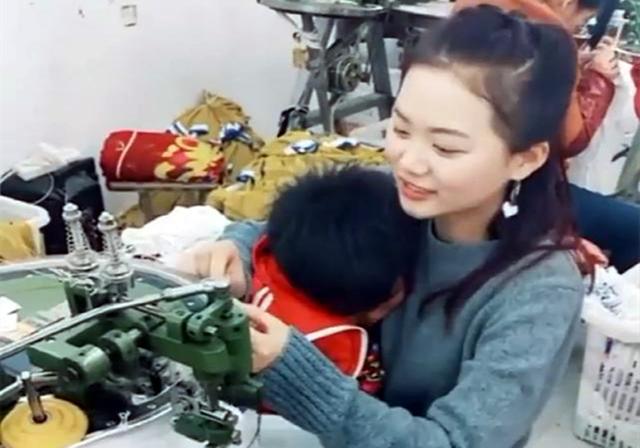 逗比大家庭|全职妈妈带娃做农活，一边种水稻一边哄娃，网友：为母则刚