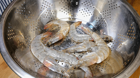 大虾不要只水煮，家常版油焖大虾，做法超简单，虾壳都舍不得剩