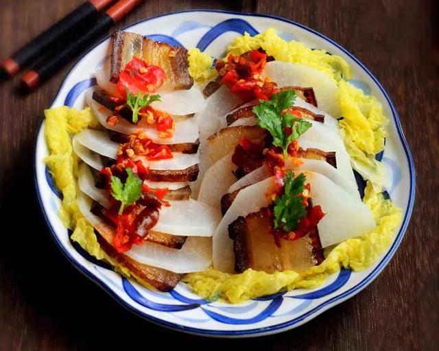 等了一年的腊肉，忍不住想尝尝鲜！味道醇香，百搭又下饭