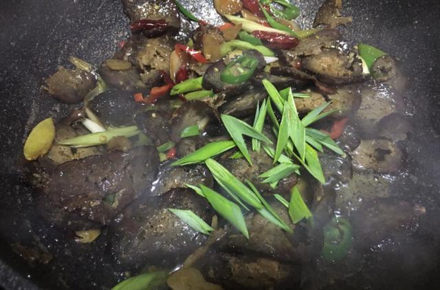 湖南人从小吃到大的“黑暗美食”，是北方人得不到的快乐，香极了