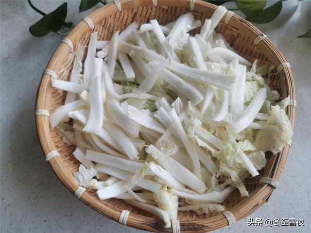 东北冬季特色家常炖菜，白菜和豆腐这样做，南方人很少吃过