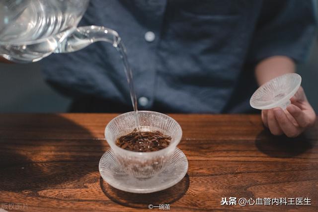 喝茶降低心血管疾病风险？医生表示：确实，但是4种茶别碰