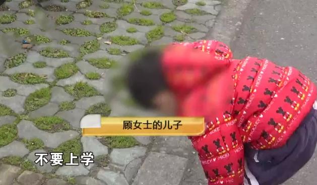 孩子抗拒去幼儿园，家长蹲点偷拍后崩溃，老师：我也很委屈啊