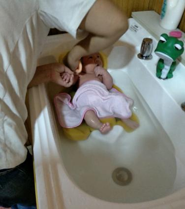 [你的育儿经]这三种＂坑娃＂婴儿用品不要买了，浪费钱还不利发育，爸妈要注意