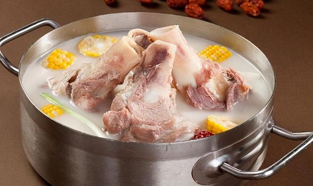 广东人爱喝的牛骨头汤，高钙高蛋白质，美容养颜，增强免疫力