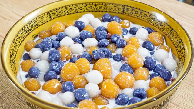 纯手工芋圆，双手一搓，简单几步就做好，Q弹爽滑，放3个月不坏