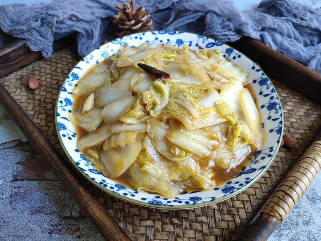 炒白菜，什么时候放醋是关键，顺序弄对了，脆爽好吃不出汤