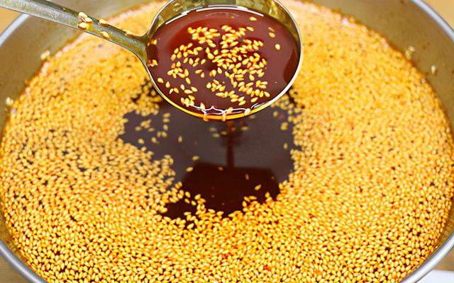 大厨教你秘制香辣红油，色泽红亮，味道醇厚，拌面蘸酱不可少