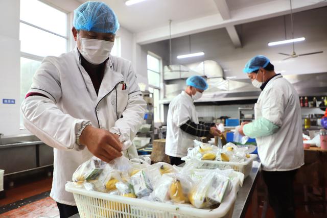 糖醋排骨|大生集团：为留通过年员工烹饪暖心年夜饭