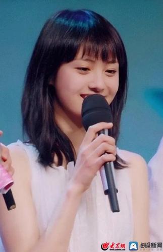 郑爽18岁青春美照晒出 网友：怀念那年夏天电影工厂