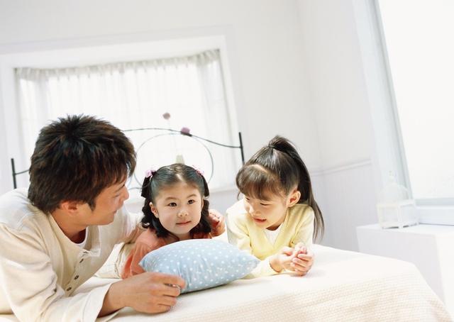 【你的育儿经】4岁男孩碰坏同学苹果手表，妈妈准备赔偿，网友：用钱无法解决