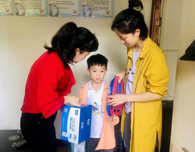 超级宝妈|六枝特区实验幼儿园：“六一”慰问贫困幼儿家庭