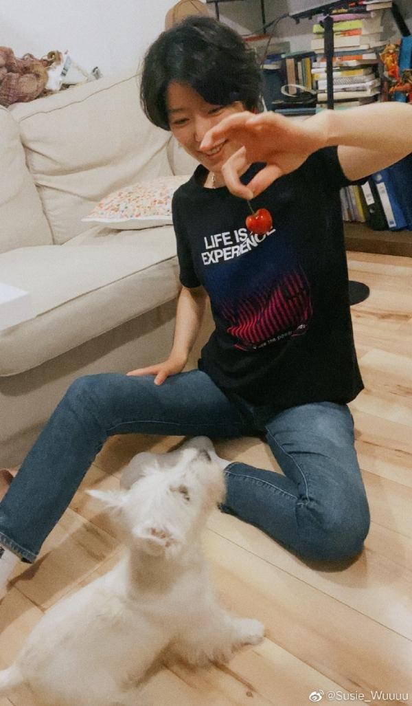 李亚鹏女友罕见晒素颜照 男友视角长腿十分抢镜|中国吉林网