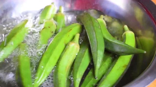 豆腐别炒着吃，加1把秋葵，比吃大鱼大肉都香，天天吃不够