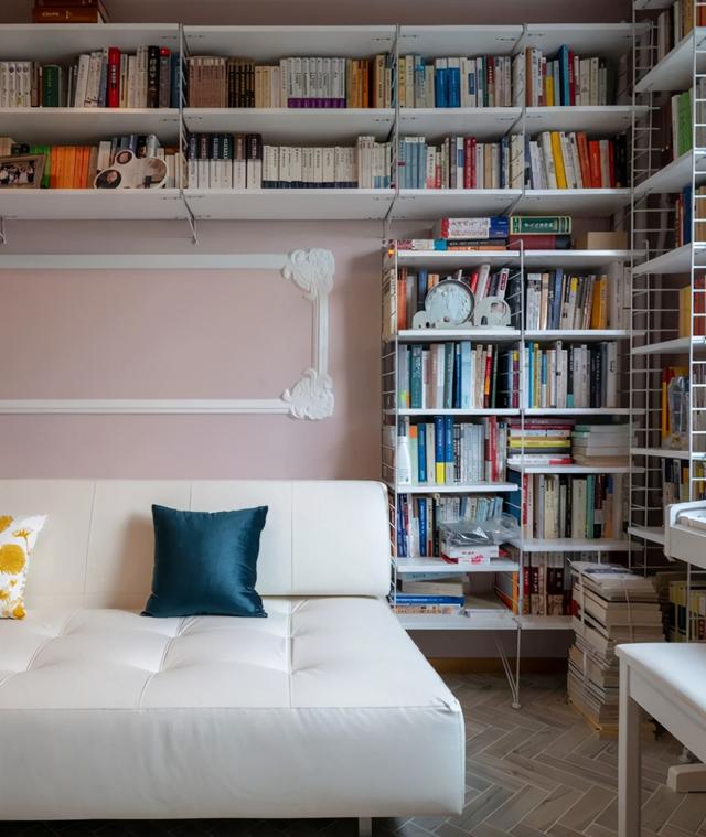 46㎡做两房，客厅装满大书柜，儿童房架在半空，全屋超实用