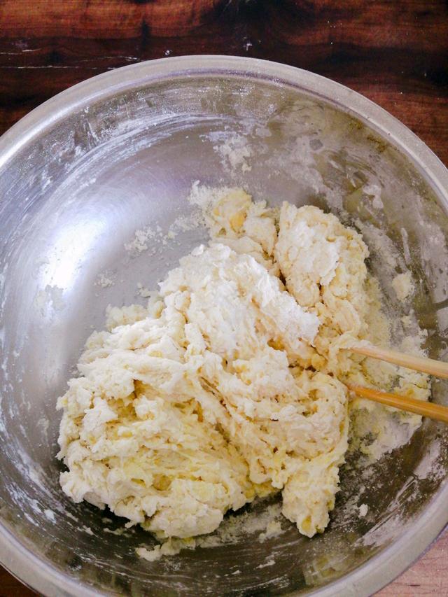 想吃麻花不用买，自己在家也能做，外酥里软，满满的儿时味道