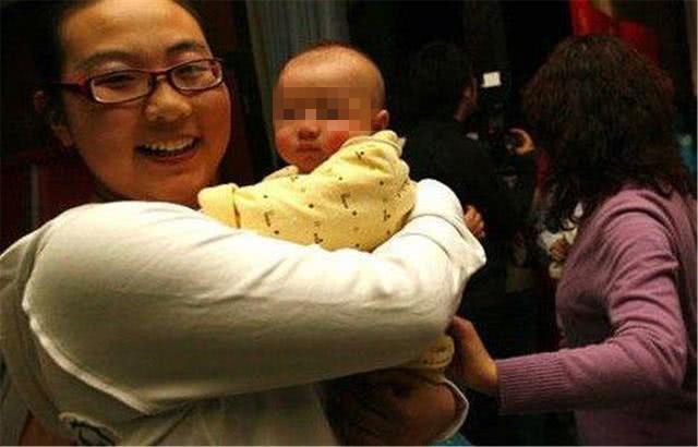 「超级宝妈」她是中国首例“试管婴儿”，32年过去了，如今她的现状令人唏嘘