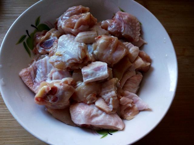 雪菜味道鲜美，鸡翅营养丰富，完美搭配，吃着超过瘾