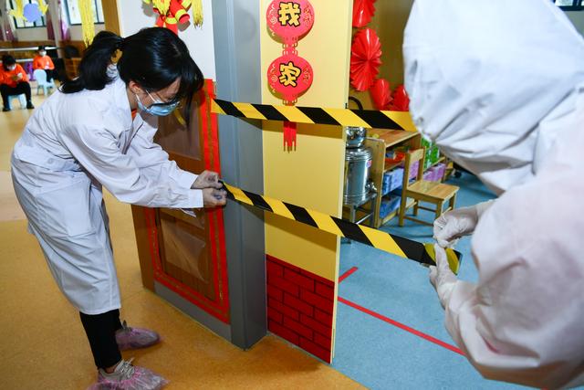 『超级宝妈』为开学做准备!广州海珠南华西街天汇幼儿园开展疫情防控应急演练
