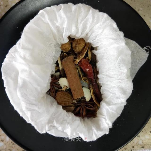 猪蹄这样做，软而不烂，肥而不腻！香糯可口，入口即化！家人超爱吃