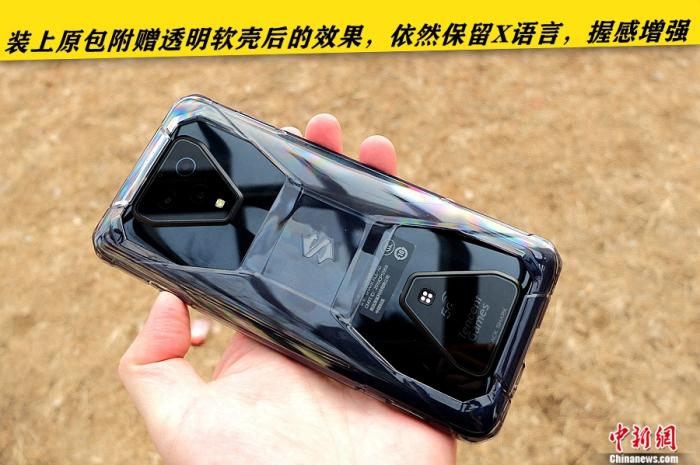 【中国新闻网客户端】5G上装硬核升级释放旗舰性能 腾讯黑鲨游戏手机3评测