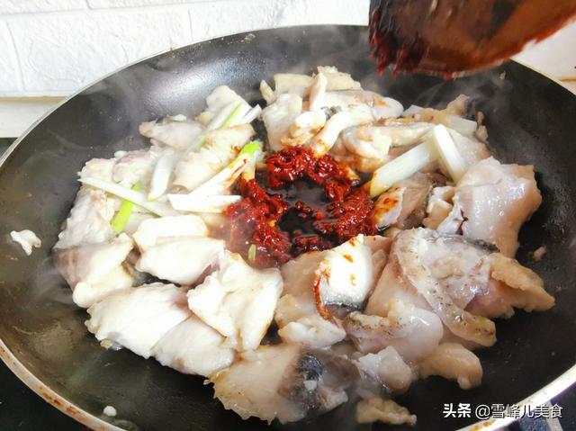 鱼肉多吃也不胖，实惠营养高，这样做一锅味道鲜美特下饭