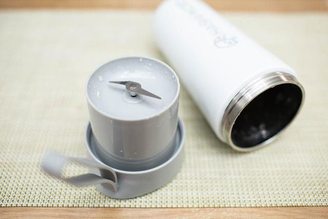 夏日神器，巧本便携榨汁机让饮品更健康