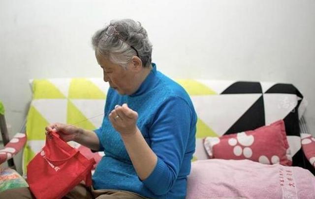 你的育儿经@帮忙带娃的老人,若不想费力不讨好,坚持做到“三不管”
