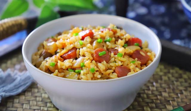 学会这懒人焖饭，喜欢的配菜自己放，菜饭一锅出