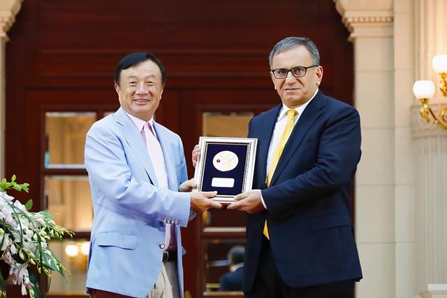 雷军终于做了任正非一直想做的事