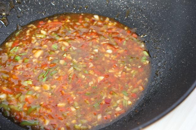 土豆和豆腐除了炖，还能做成土豆酿豆腐，外酥里糯，香辣可口