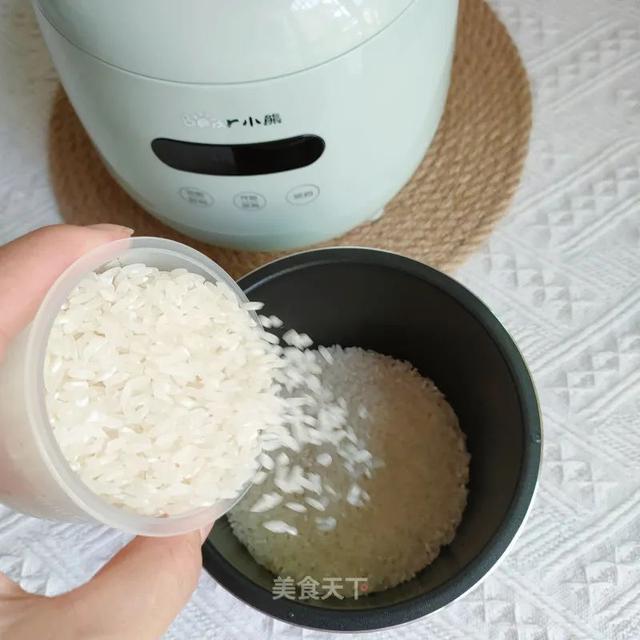 天冷了，自制一份香喷喷的煲仔饭！有菜有肉，越嚼越香