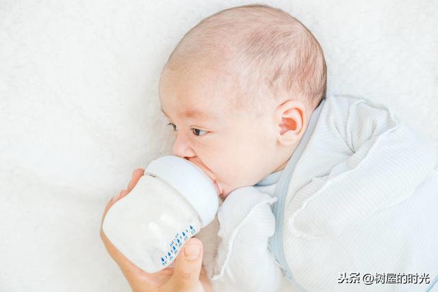 你的育儿经■宝宝呛奶后不吃奶了怎么办？宝宝吃奶时哭闹的原因？这样可以预防