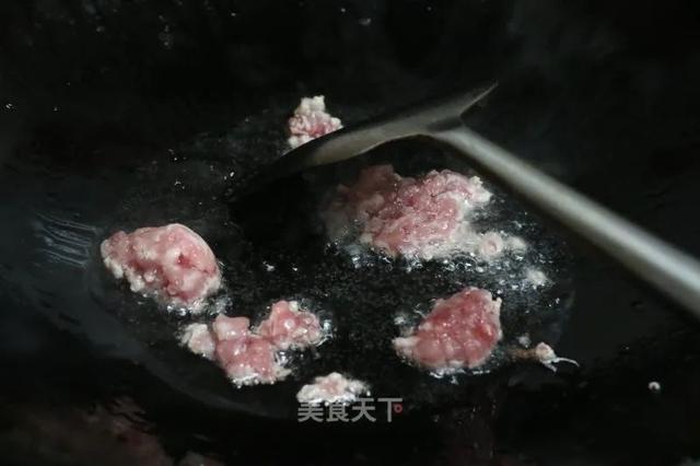 辣白菜随便一炒就很好吃！酸辣开胃，简直是下饭神器！