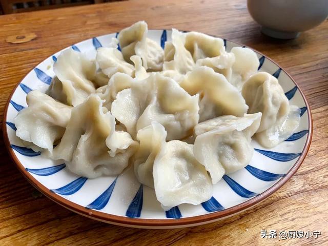 别总拿白菜包饺子了，试试这4种馅料，爽嫩开胃，香到舔盘子