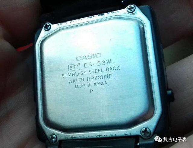 奇特的转盘式复古按键数据手表——CASIO db 33