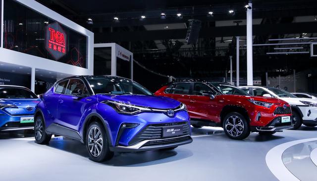 RAV4荣放双擎E+、奕泽IZOA双擎中国首发亮相