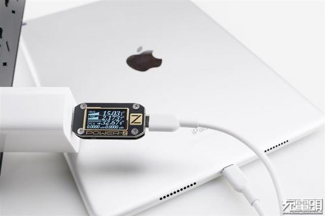 #环球网#体积缩减27% 小米65W PD充电器评测