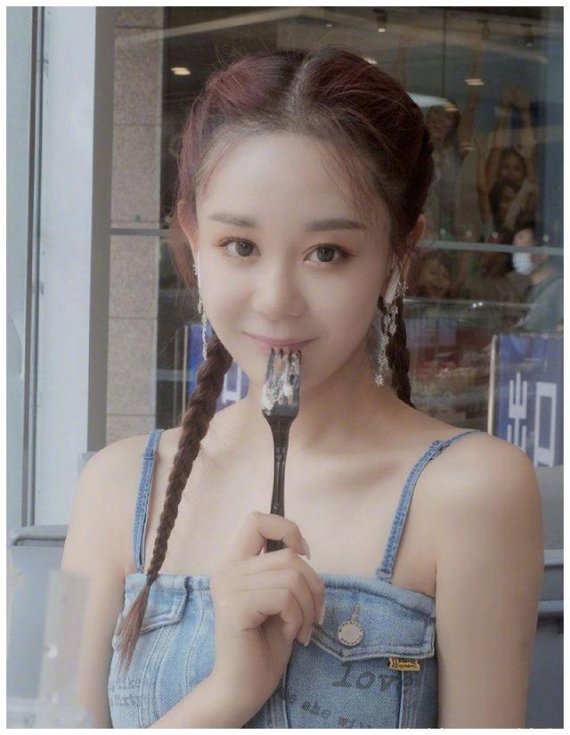 蠢萌小萝莉|《浪姐》首轮淘汰名单，海陆和许飞告别舞台，咖位小的都走了