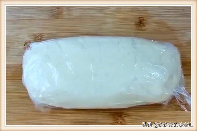 爱吃油条在家做，1碗面粉加1个鸡蛋，不放泡打粉照样个个酥脆