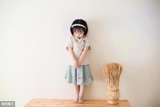 你的育儿经|孩子写的诗“我站在人群里,孤独得就像P上去的”15首孩子写的诗