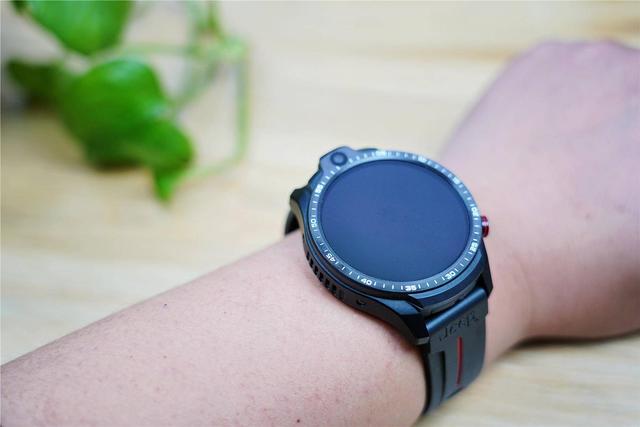 64G内存，双摄、支持独立通话、微信和，这是要取代手机吗