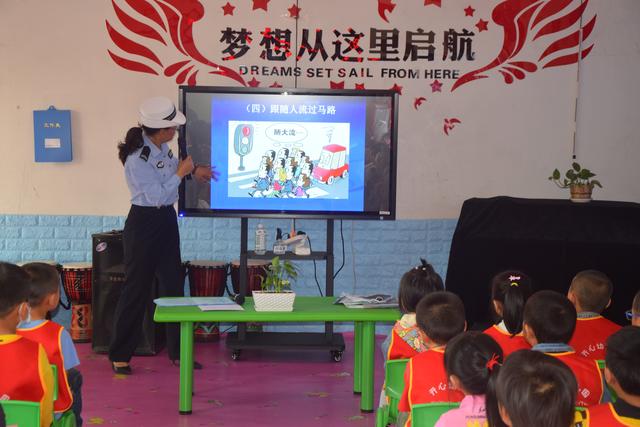 安全港|靖远交警为幼儿讲解交通安全
