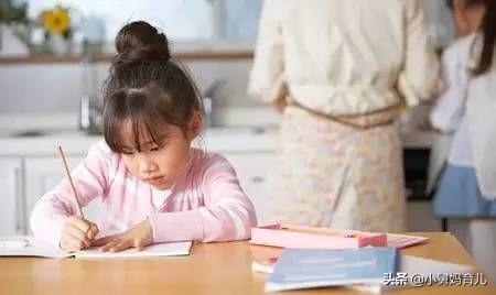 【你的育儿经】五岁男孩竟然写得一手好字，规整似印刷体，家长功不可没