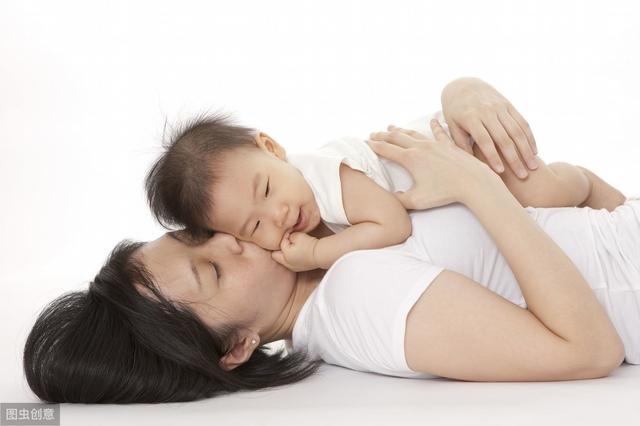 「超级宝妈」怎样陪两个月的婴儿玩?这6个方法最有效