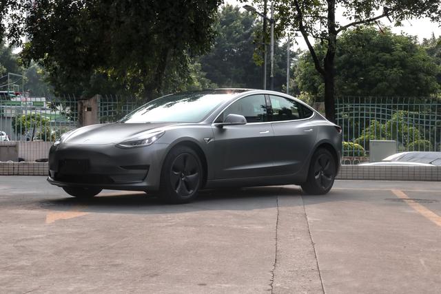特斯拉改色电光钛灰，model2的发布，3是时候成熟