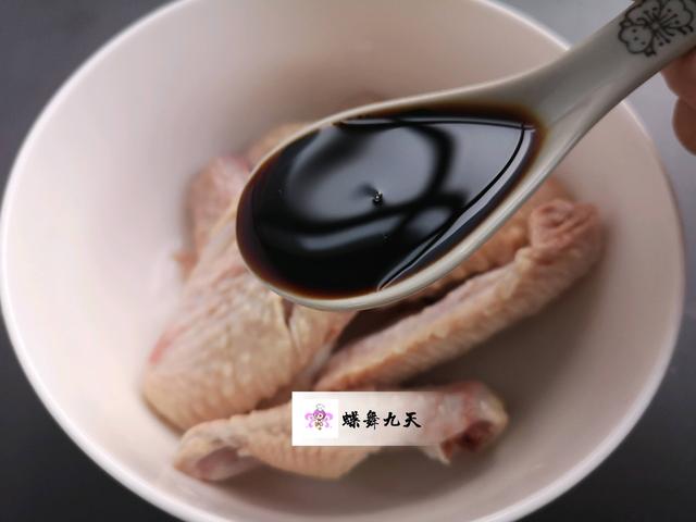 #超级宝妈#蜂蜜配“它”天生一对，即营养又美味，女儿一口一个吃不停