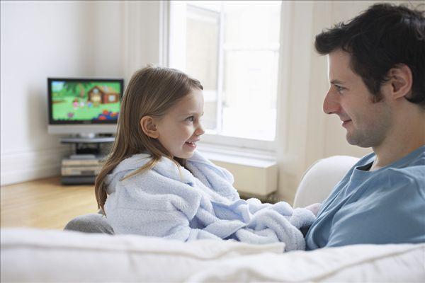 你的育儿经|女儿给老爸发信息“我怀孕了”,老爸回复逗笑网友:太扎心了