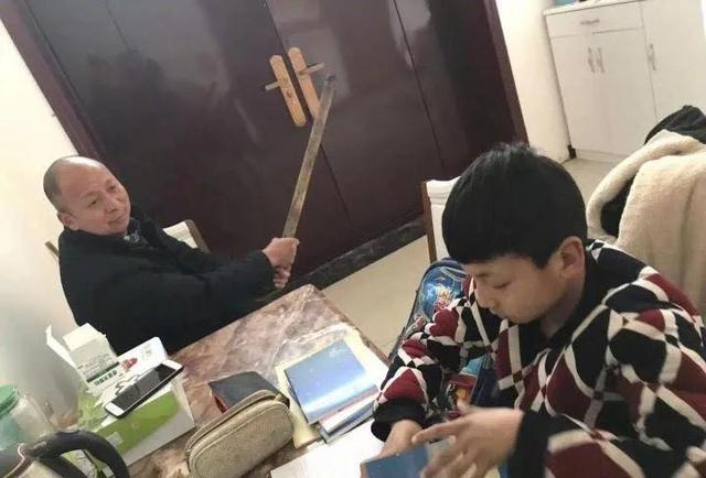 「你的育儿经」被网课逼疯的第60天，再不开学，这届妈妈就要疯了
